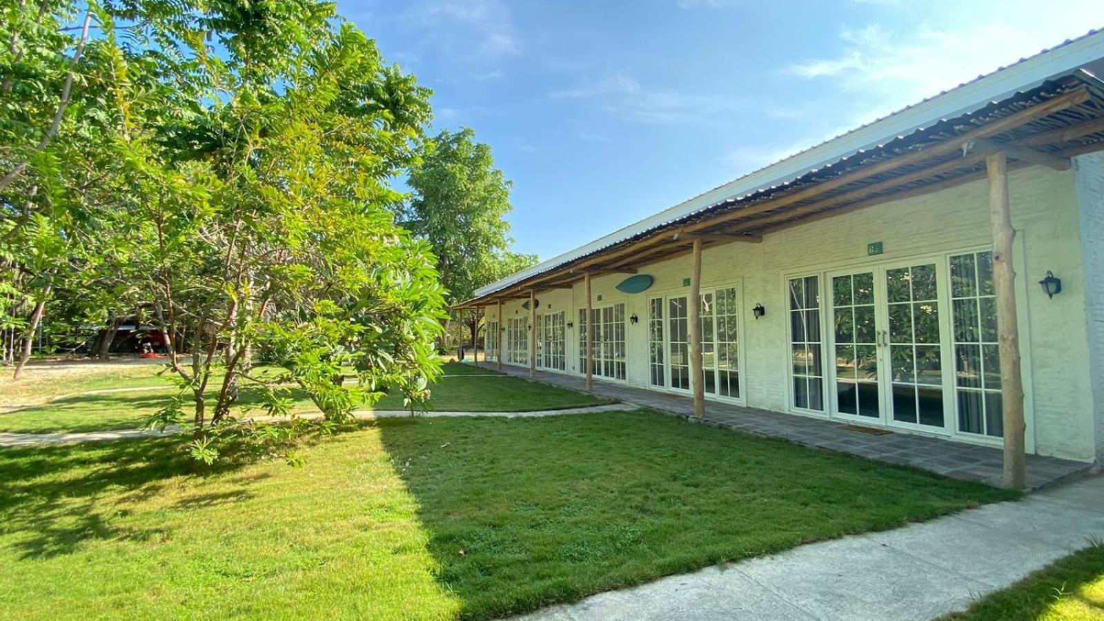 Pasir Putih Resort & Resto Maluk Экстерьер фото