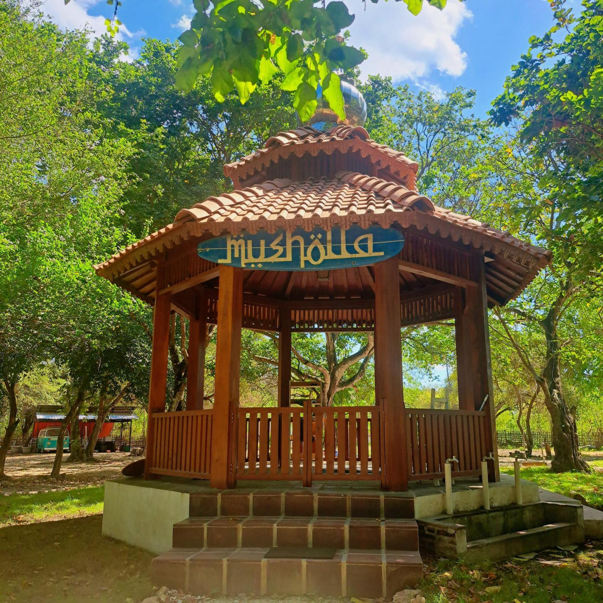 Pasir Putih Resort & Resto Maluk Экстерьер фото
