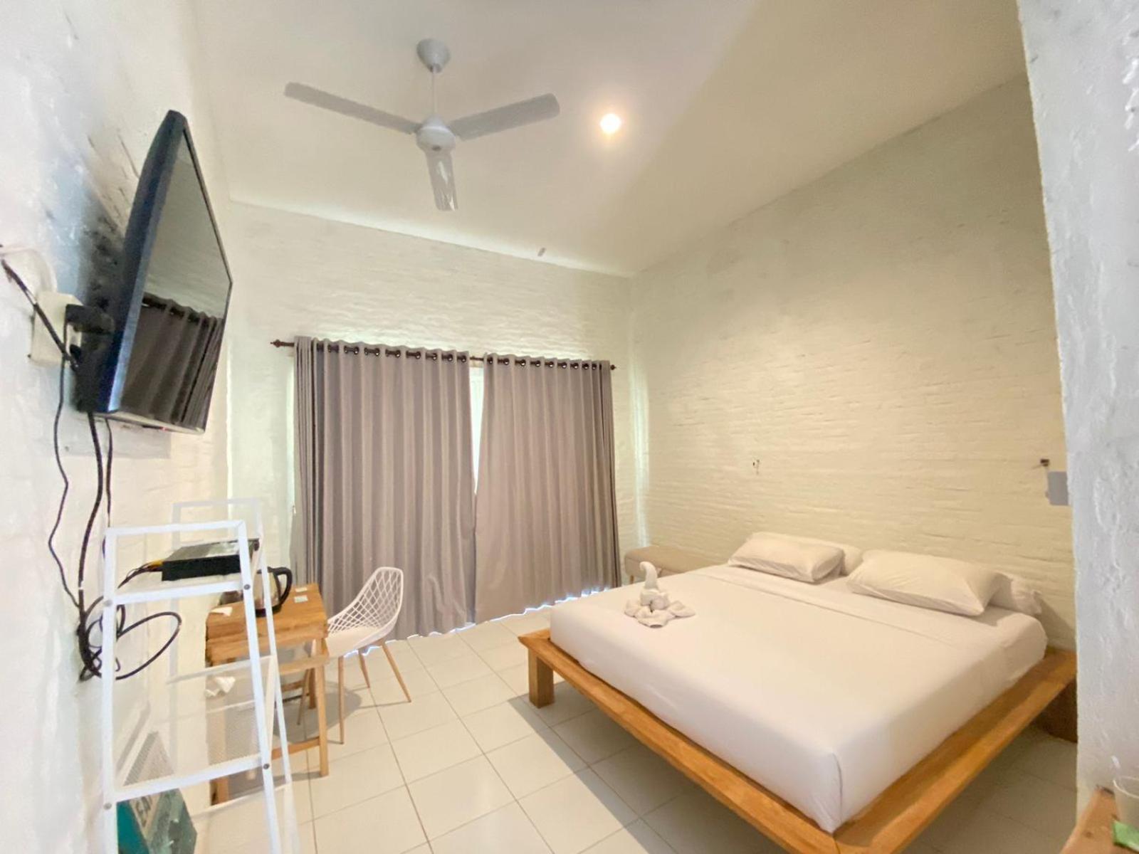 Pasir Putih Resort & Resto Maluk Экстерьер фото