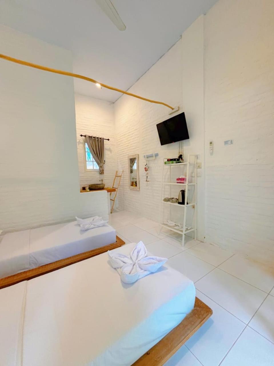 Pasir Putih Resort & Resto Maluk Экстерьер фото