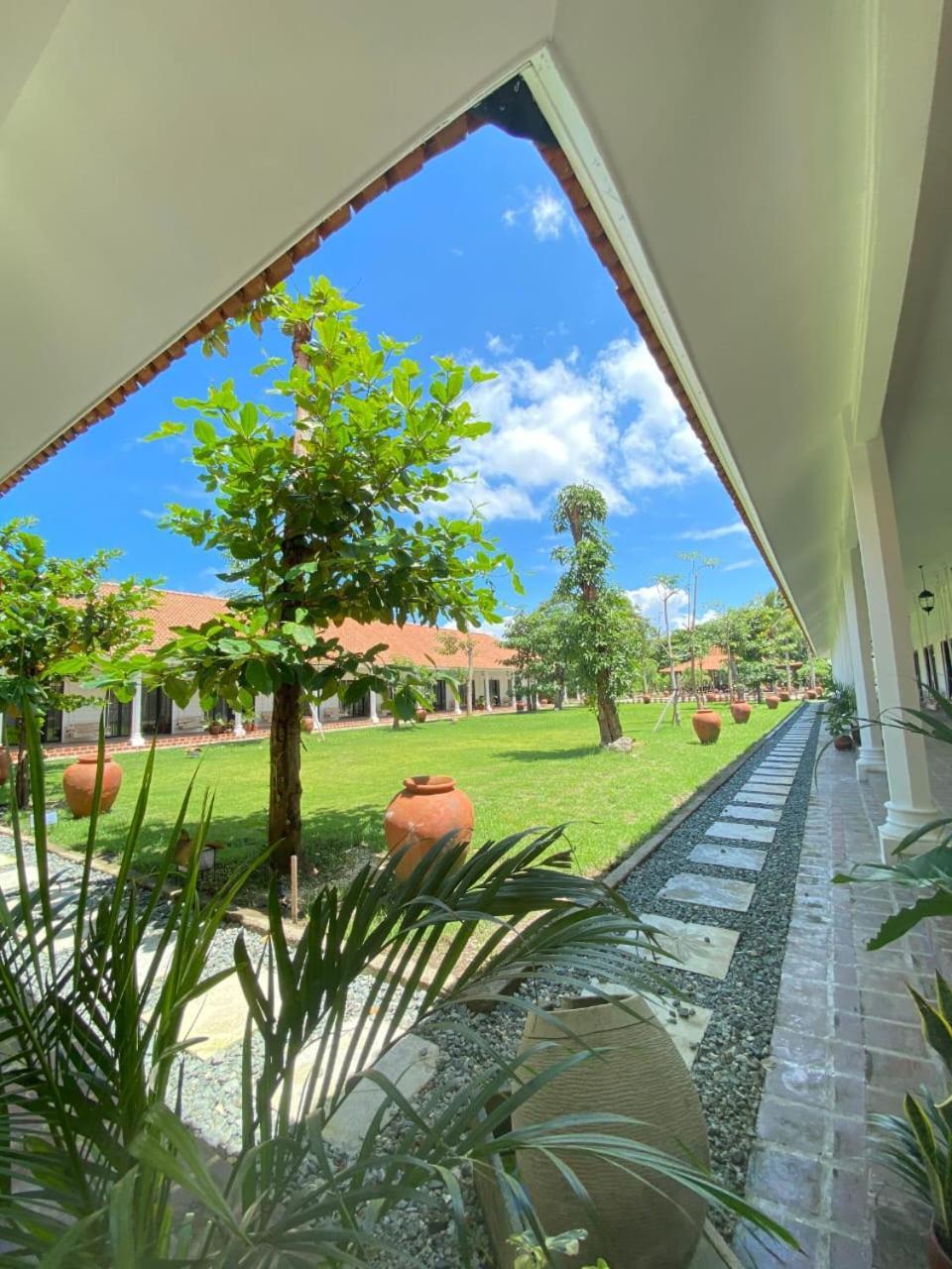 Pasir Putih Resort & Resto Maluk Экстерьер фото