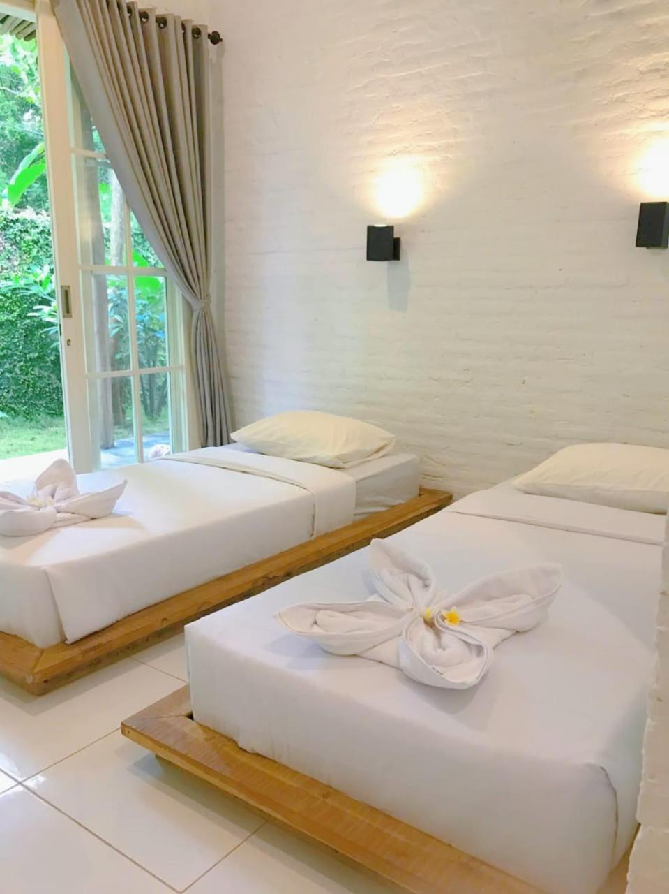 Pasir Putih Resort & Resto Maluk Экстерьер фото