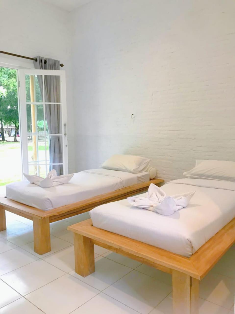 Pasir Putih Resort & Resto Maluk Экстерьер фото
